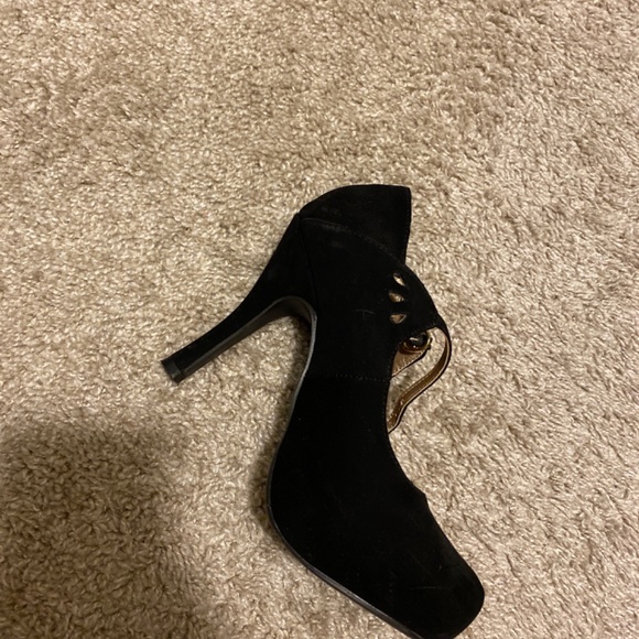 Heels - Picture 4 of 4